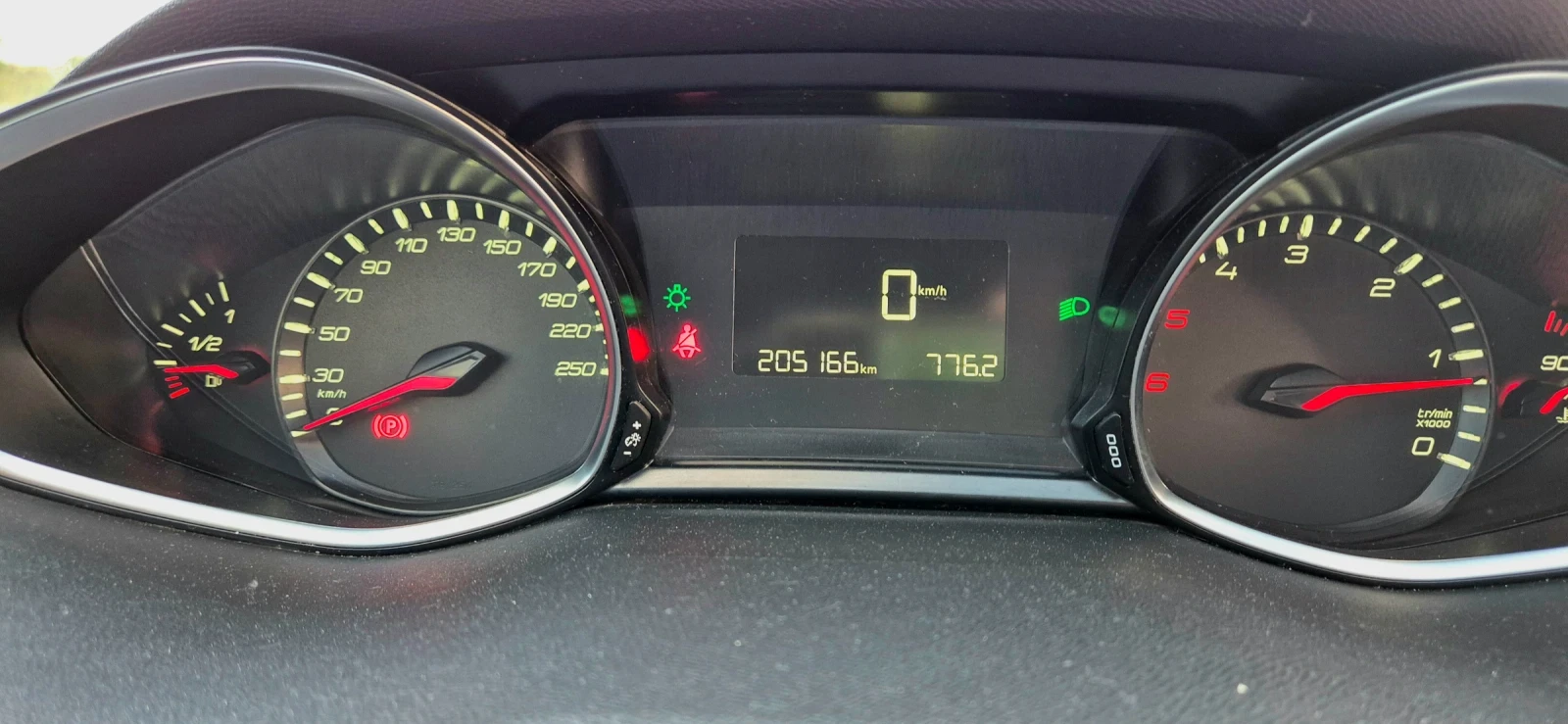 Peugeot 308 1, 6 HDI  | Mobile.bg   12