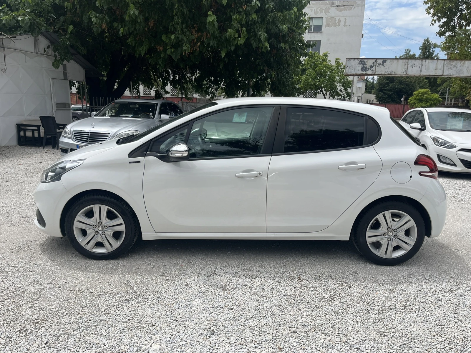 Peugeot 208 1.2 - Бензин - изображение 3