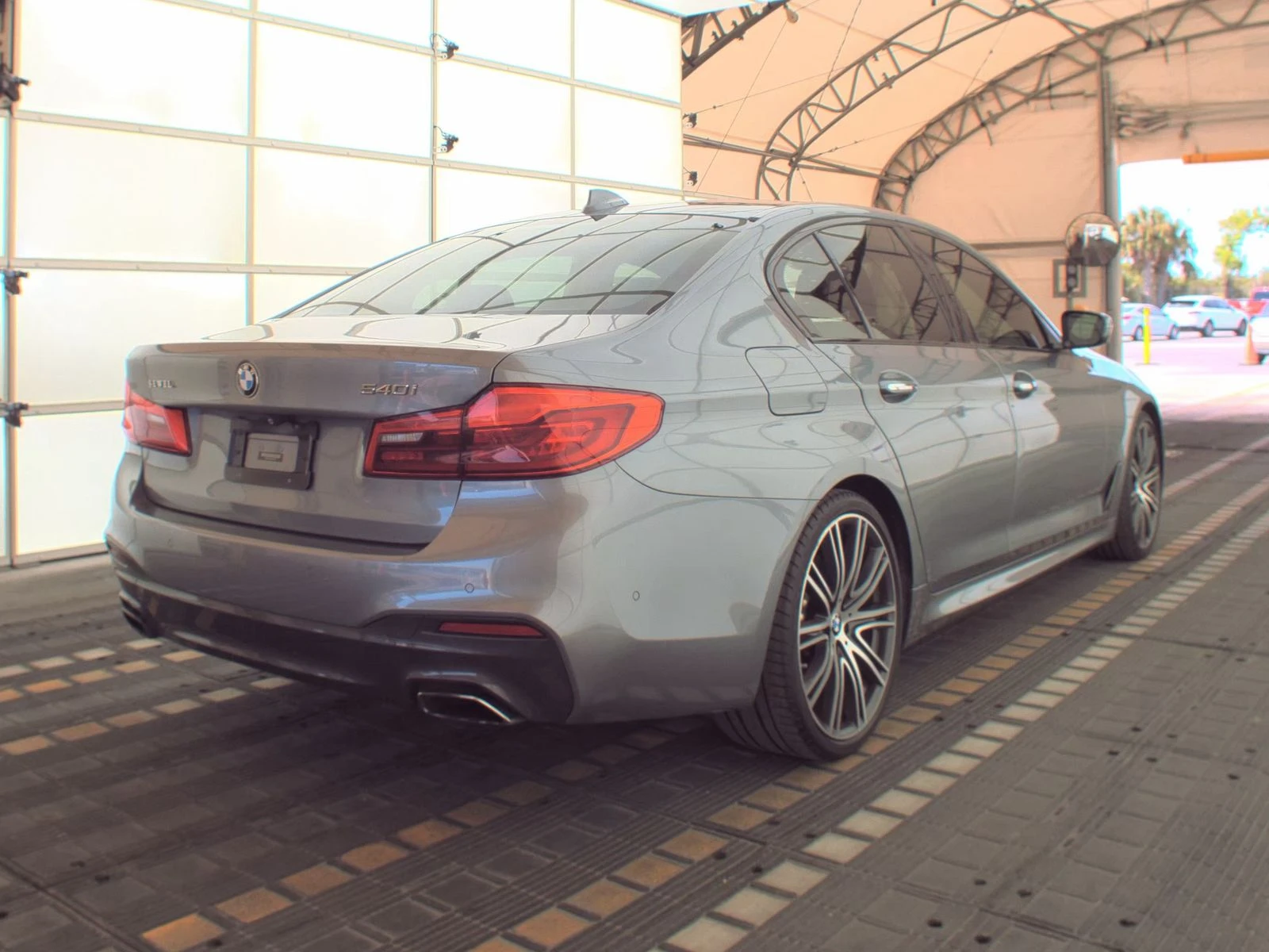 BMW 540 I (M-Pack) Обдух* Harman/Kardon* Хедъп* 360* Масаж - изображение 4