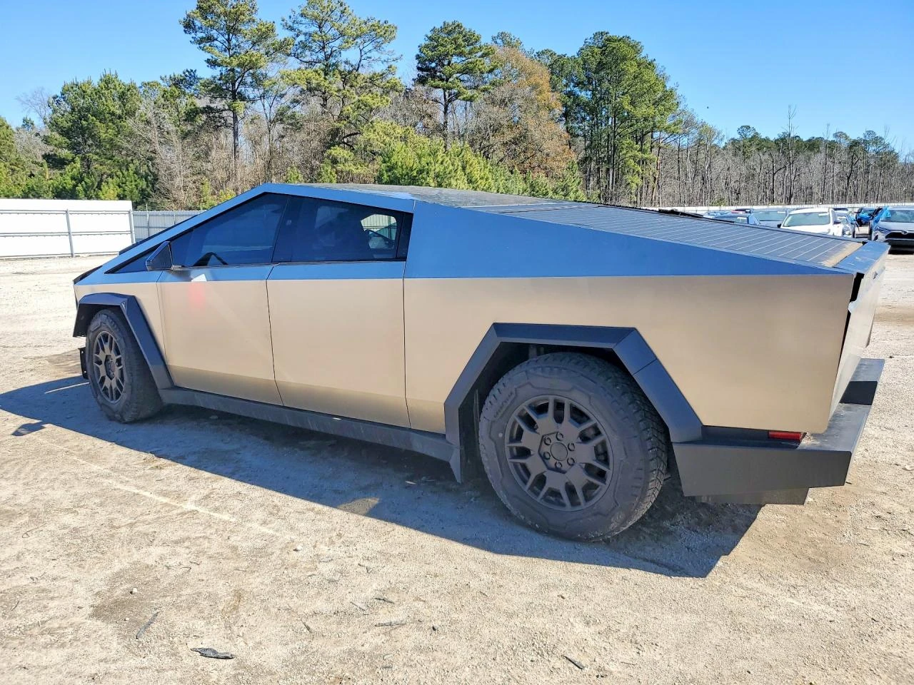 Tesla Cybertruck, снимка 2 - Автомобили и джипове - 53916557