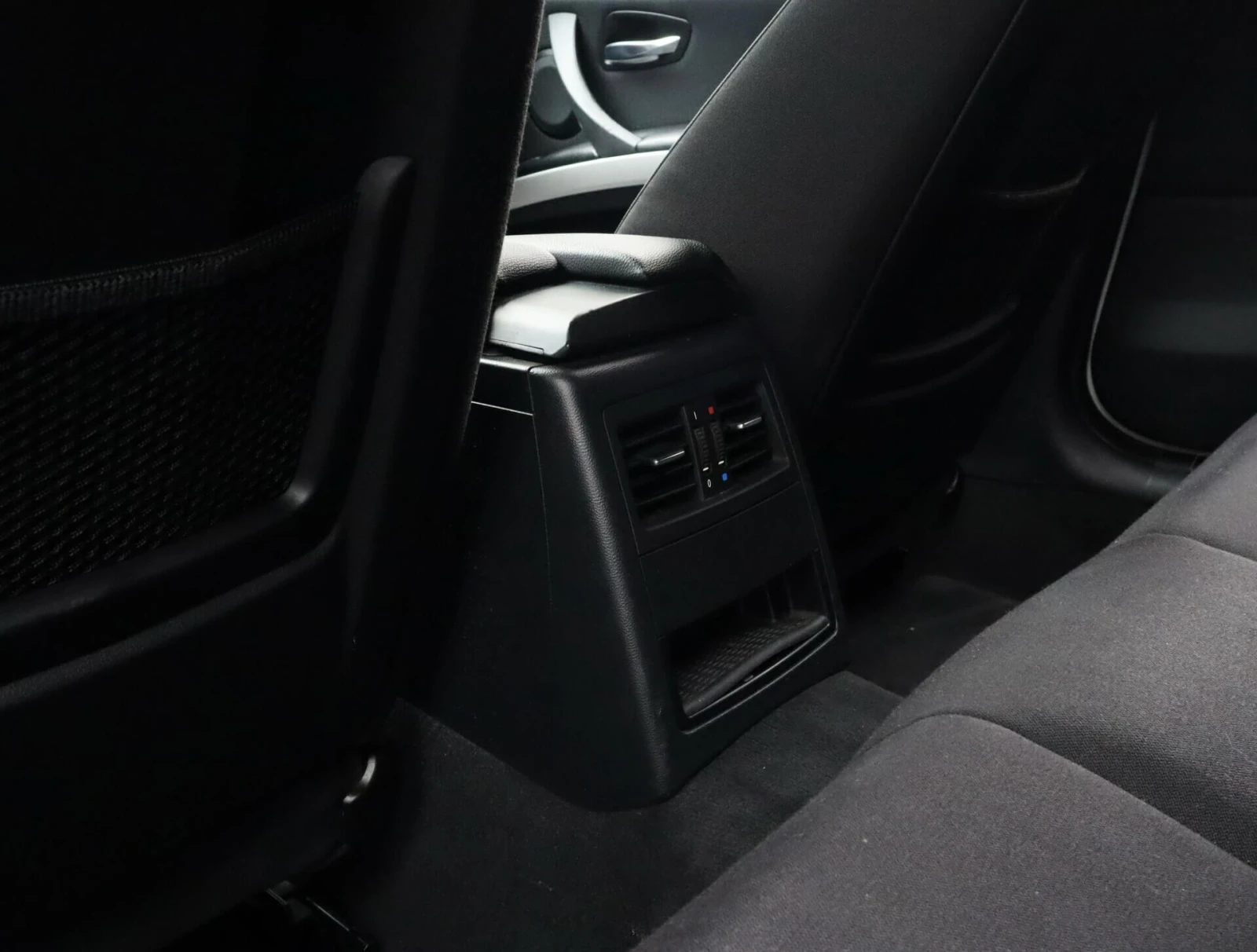 BMW 318 D/Cruise Control/PDC/USB/Navigation Professional, снимка 14 - Автомобили и джипове - 54309823