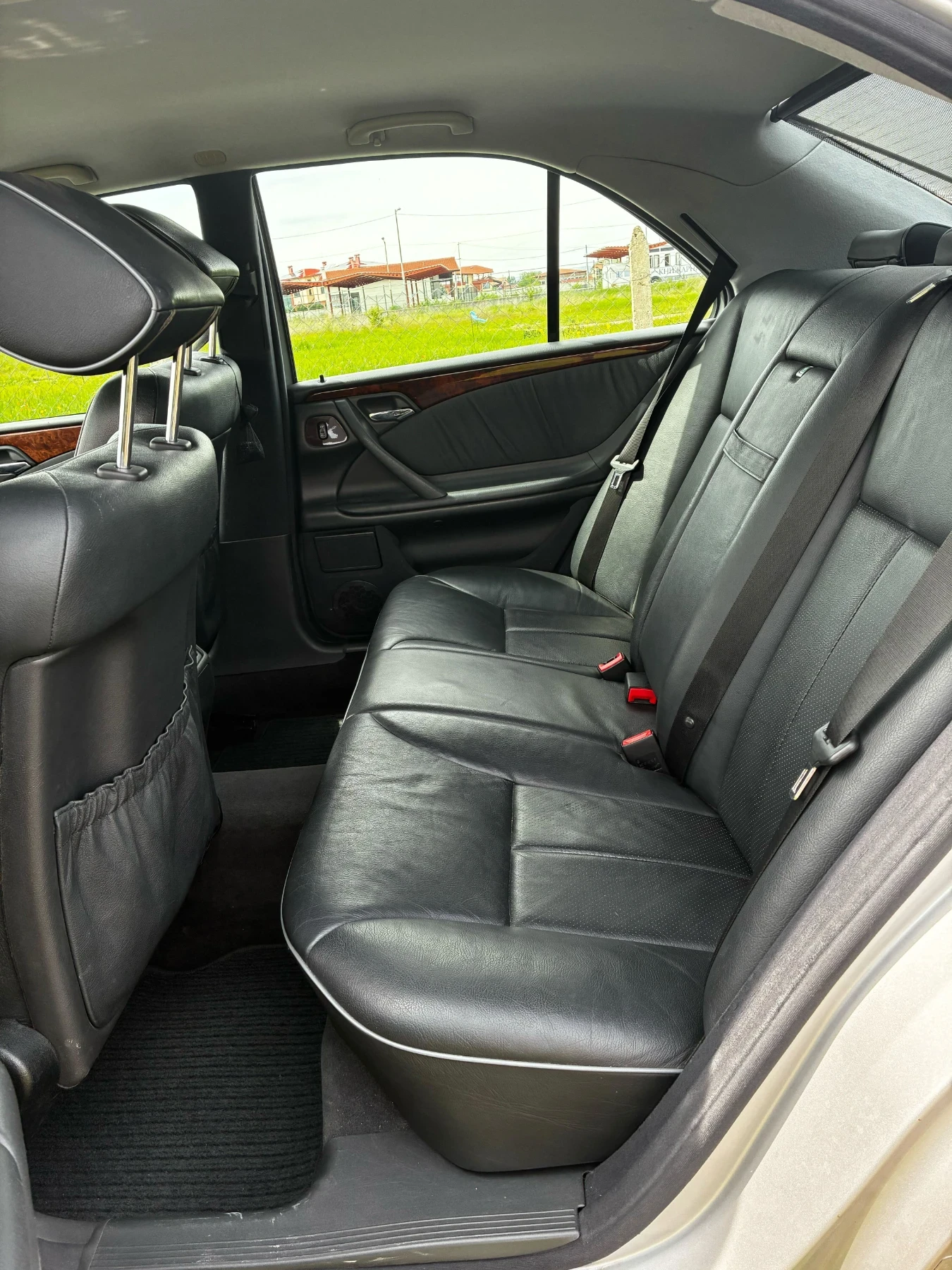 Mercedes-Benz E 320 4 Matic, снимка 8 - Автомобили и джипове - 54604555