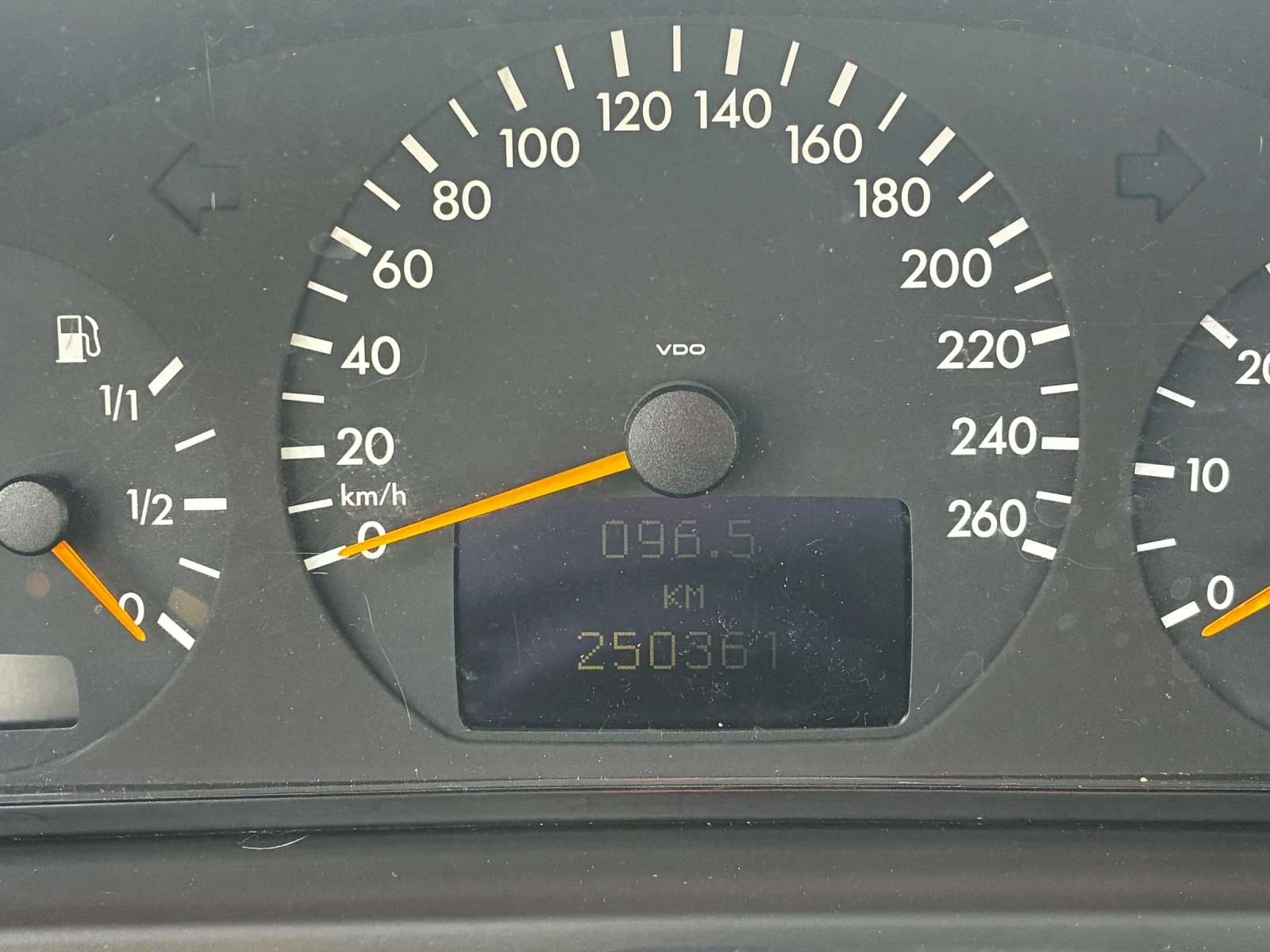 Mercedes-Benz E 320 4 Matic, снимка 11 - Автомобили и джипове - 54604555