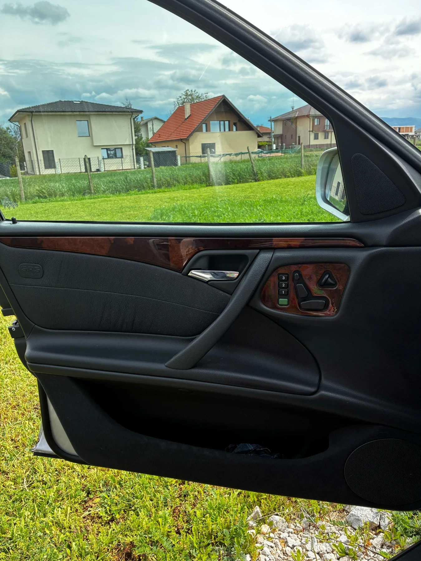 Mercedes-Benz E 320 4 Matic, снимка 9 - Автомобили и джипове - 54604555