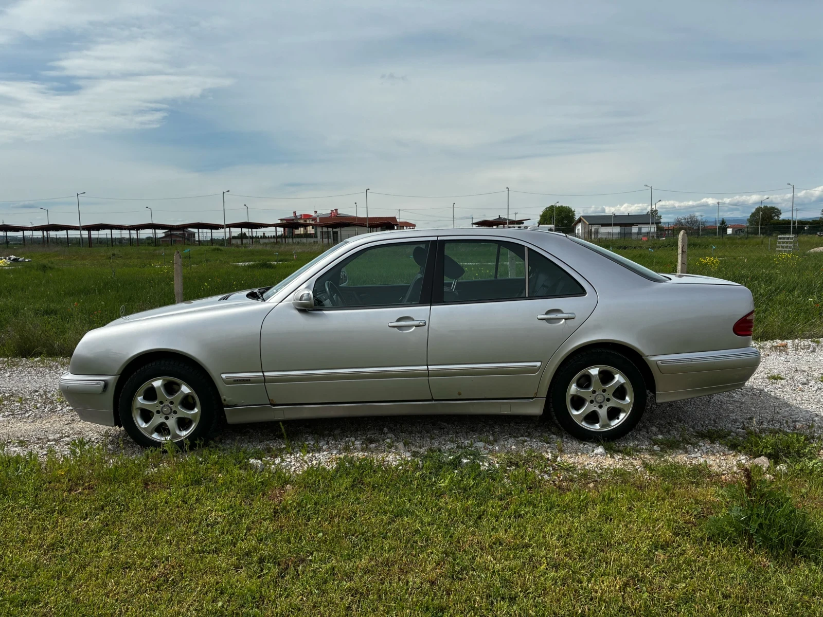 Mercedes-Benz E 320 4 Matic, снимка 3 - Автомобили и джипове - 54604555