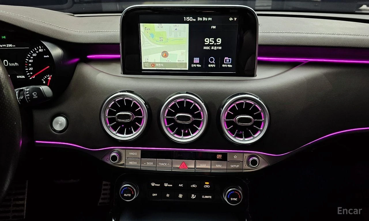 Kia Stinger 3.3 GT TURBO* КОЖА* ПОДГРЕВ* ОБДУХВАНЕ* HUD, снимка 13 - Автомобили и джипове - 54635464