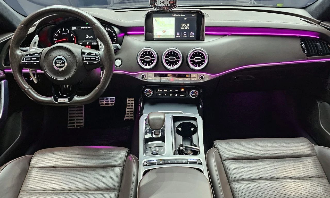 Kia Stinger 3.3 GT TURBO* КОЖА* ПОДГРЕВ* ОБДУХВАНЕ* HUD, снимка 7 - Автомобили и джипове - 54635464