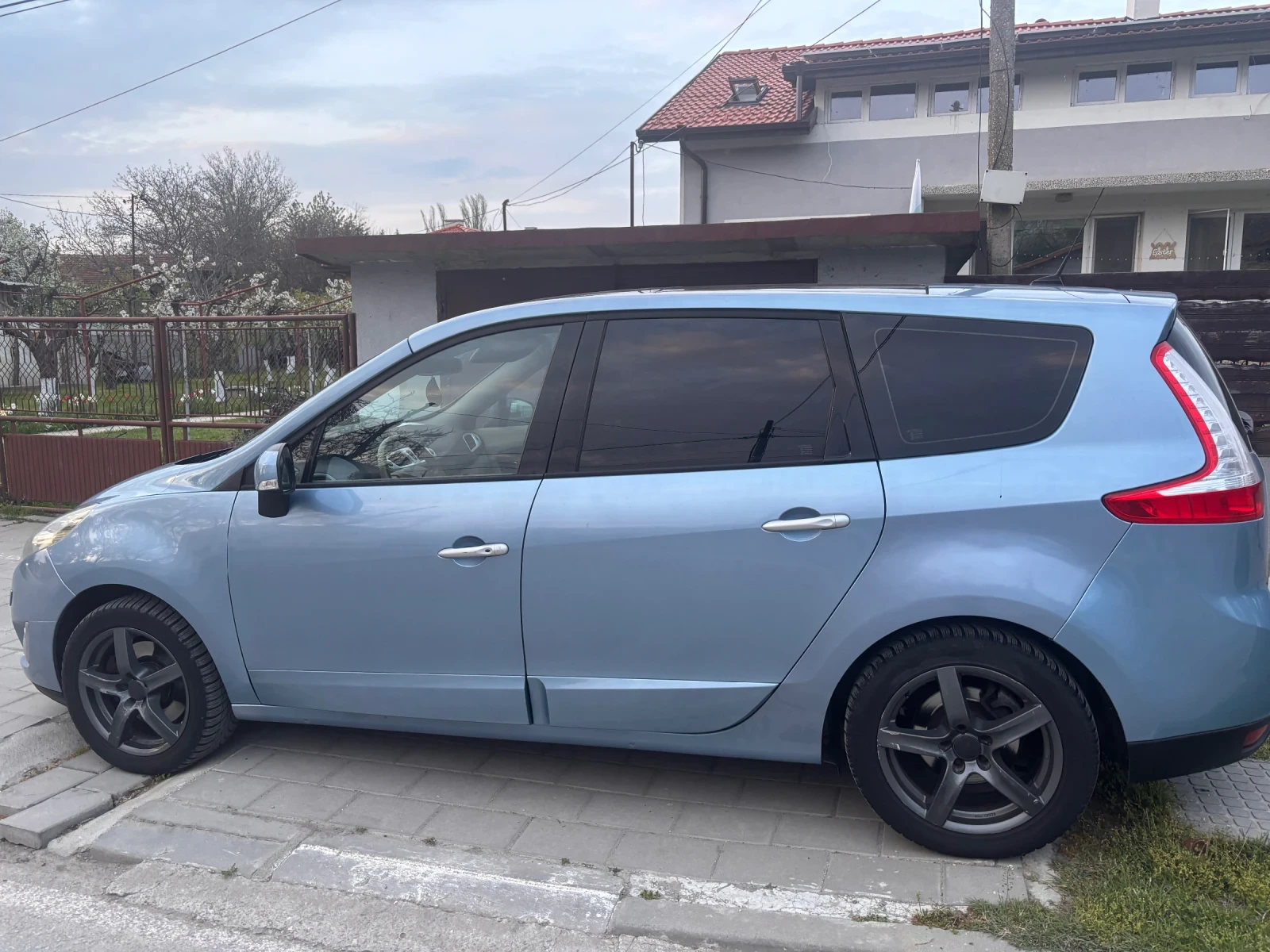 Renault Grand scenic, снимка 2 - Автомобили и джипове - 54695945