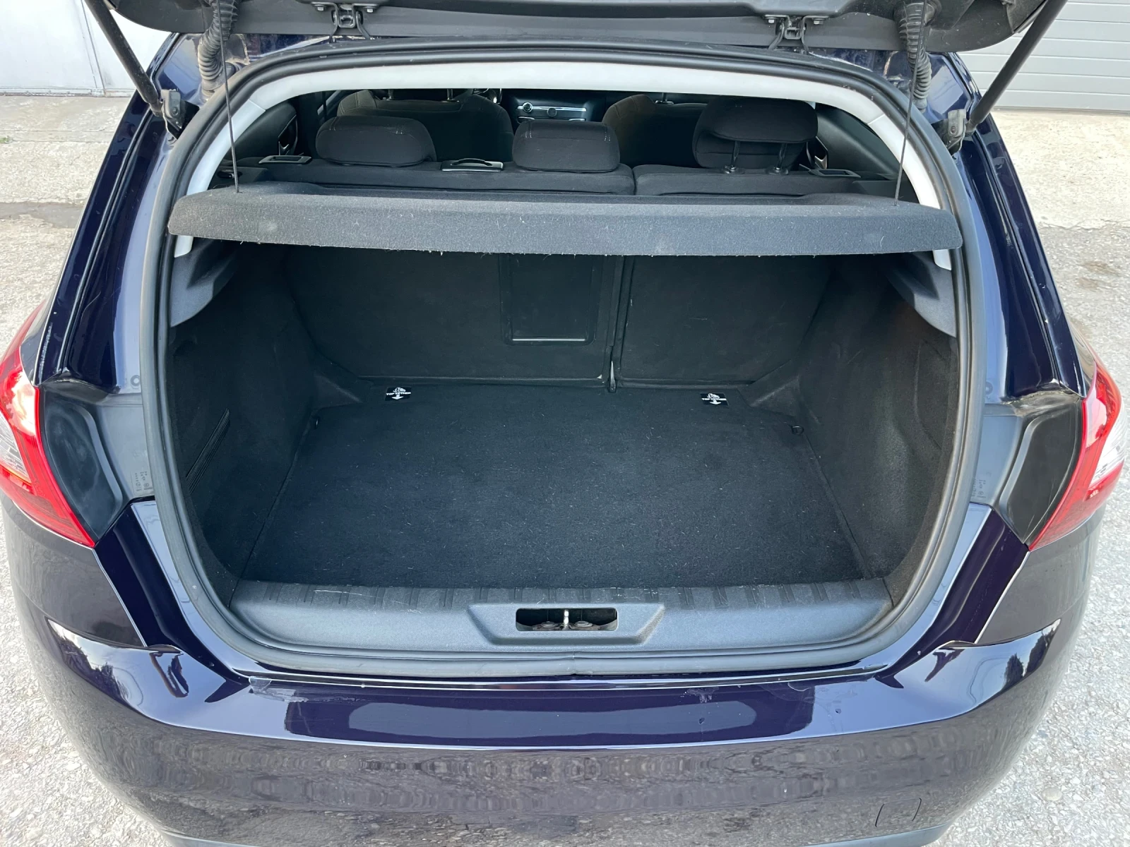 Peugeot 308 1.6 e-HDi 100к.с.* FullLed* Top, снимка 12 - Автомобили и джипове - 55435700