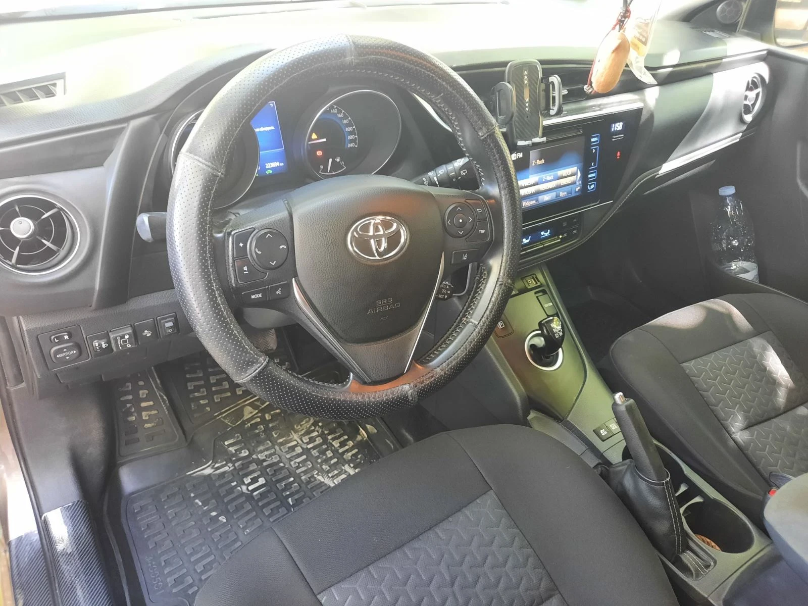 Toyota Auris 1.8, снимка 8 - Автомобили и джипове - 55754234