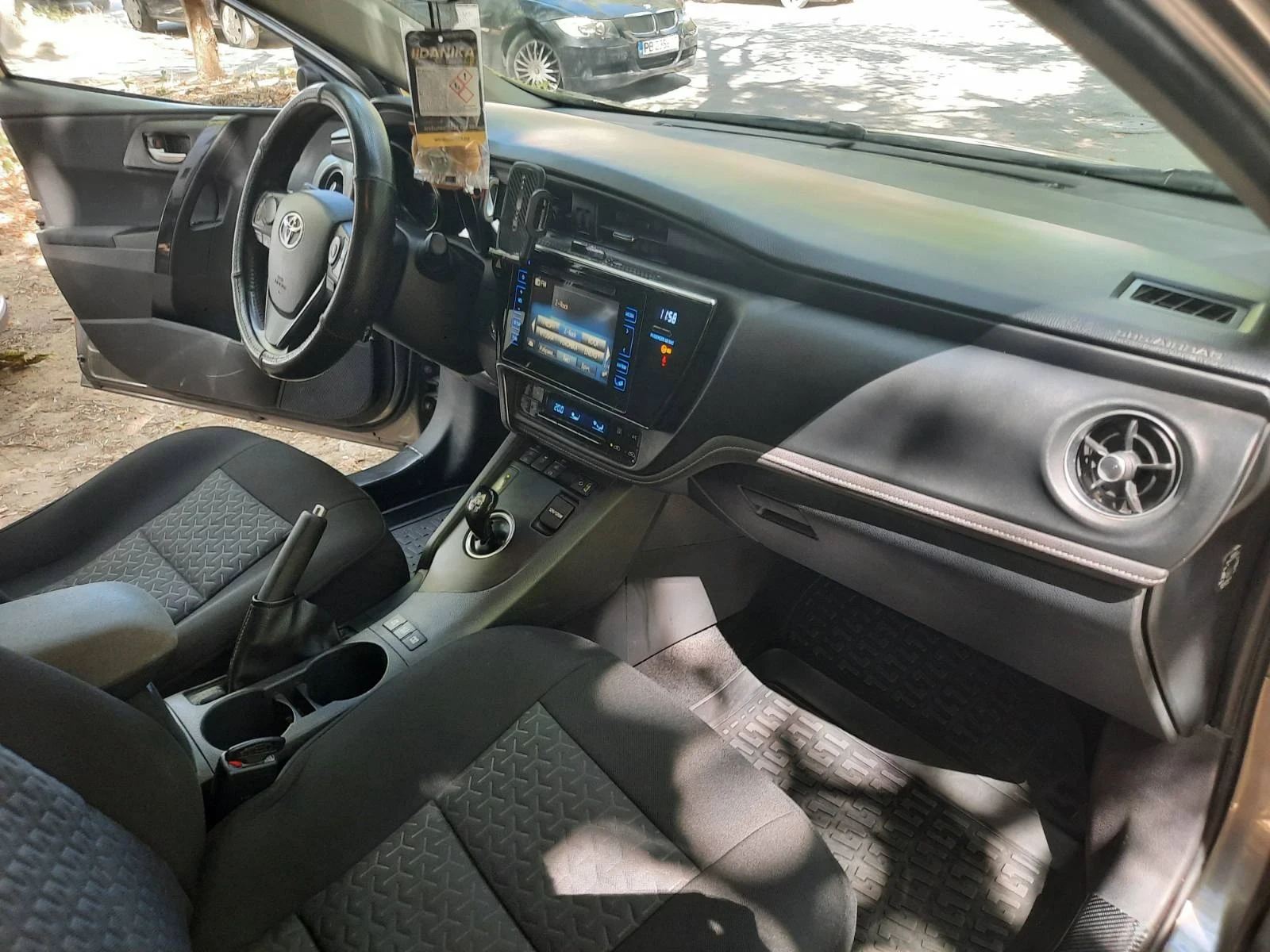 Toyota Auris 1.8, снимка 9 - Автомобили и джипове - 55754234