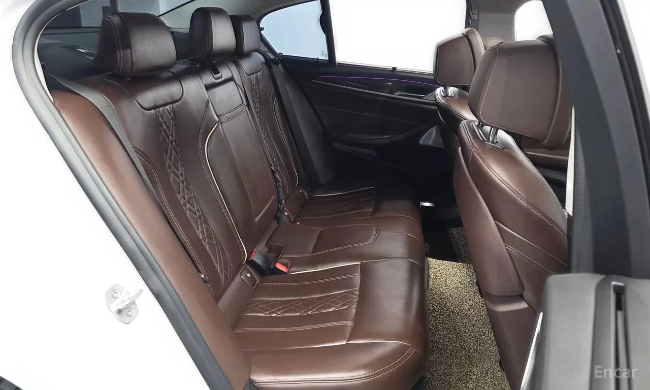BMW 540 xDrive Luxury Plus * ДИСТРОНИК * ОБДУХВАНЕ * B&W, снимка 11 - Автомобили и джипове - 55833939