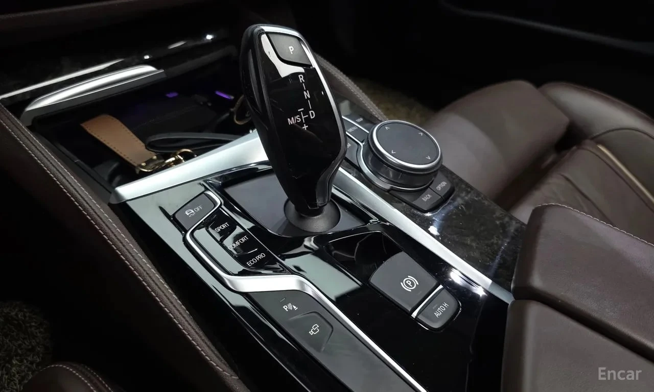 BMW 540 xDrive Luxury Plus * ДИСТРОНИК * ОБДУХВАНЕ * B&W, снимка 9 - Автомобили и джипове - 55833939
