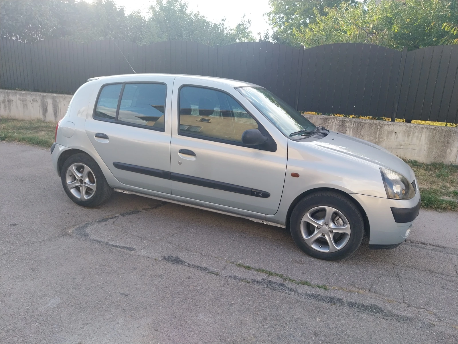 Renault Clio 1.2клима газ, снимка 3 - Автомобили и джипове - 56184811