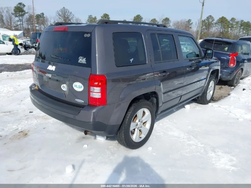 Jeep Patriot 2.4l Latitude 4X4, снимка 4 - Автомобили и джипове - 53466538
