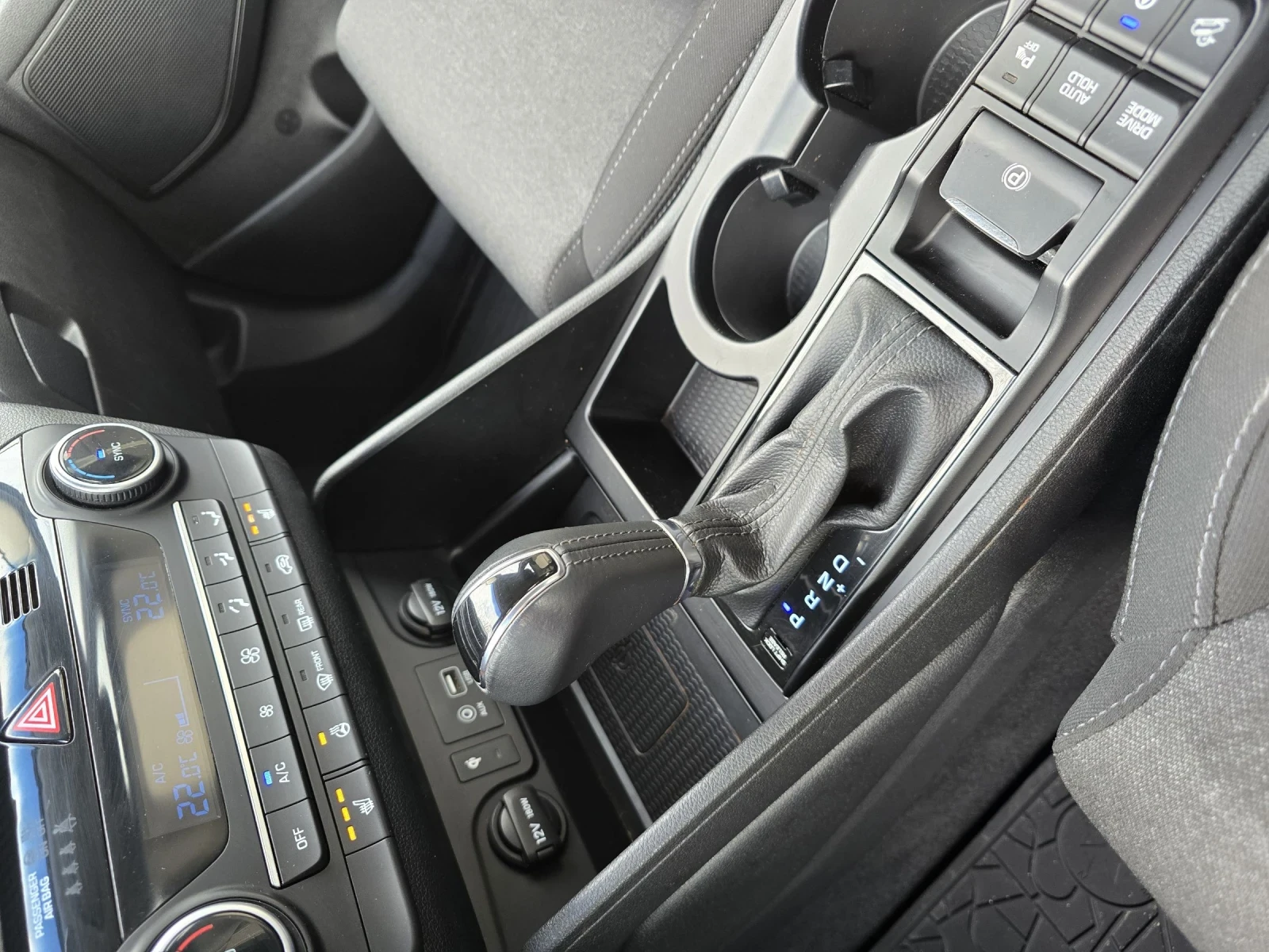 Hyundai Tucson 1.6CRDI 48V HYBRID TUV, снимка 15 - Автомобили и джипове - 53569412