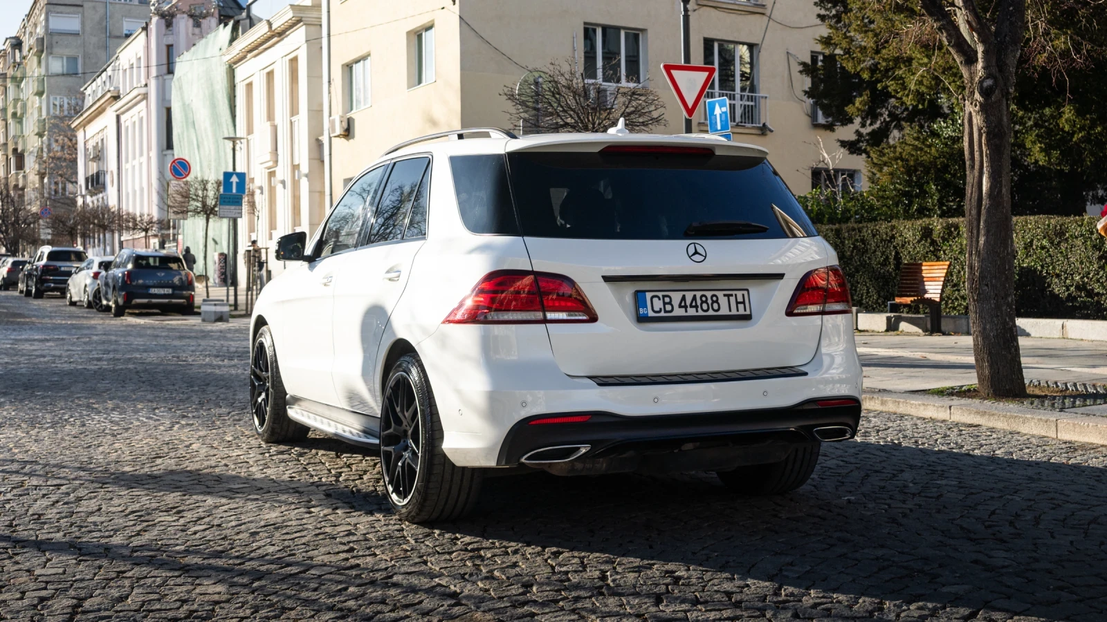 Mercedes-Benz GLE 350 4-MATIC, снимка 3 - Автомобили и джипове - 53772984