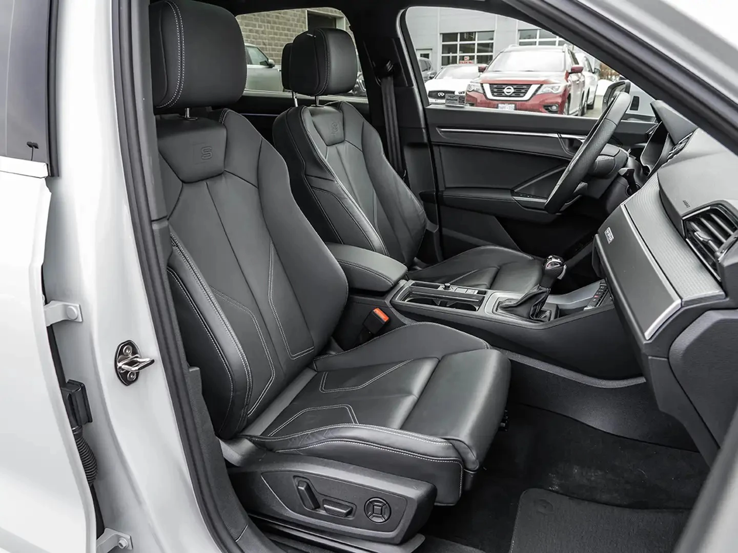 Audi Q3 Progressiv * AвтоКредит * (ЦЕНА ДО БГ), снимка 15 - Автомобили и джипове - 55184932