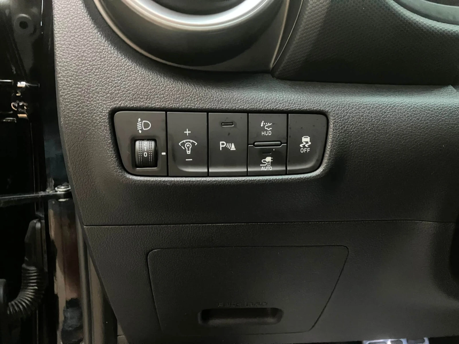 Hyundai Kona Long Range 67kWh/HuD/Krell Music/Подгрев/Камера, снимка 14 - Автомобили и джипове - 55459394