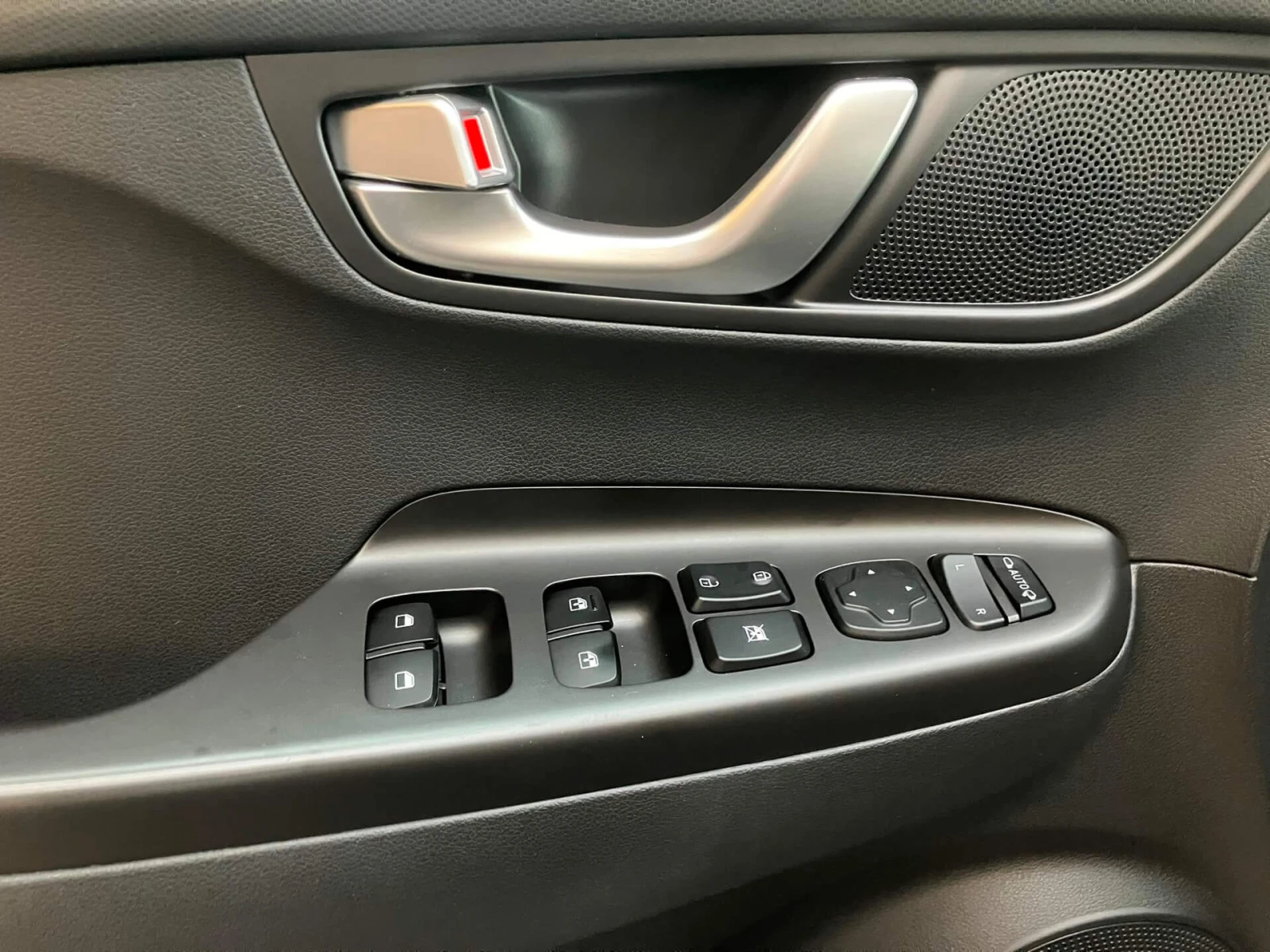 Hyundai Kona Long Range 67kWh/HuD/Krell Music/Подгрев/Камера, снимка 16 - Автомобили и джипове - 55459394