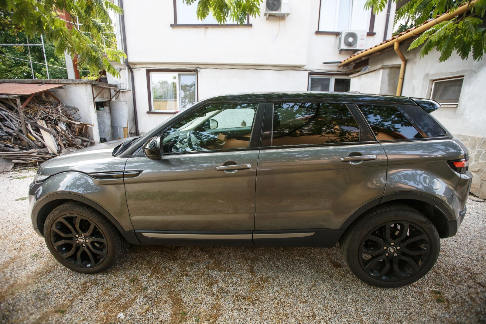 Land Rover Evoque 2.2td4 Black, снимка 8 - Автомобили и джипове - 55588669