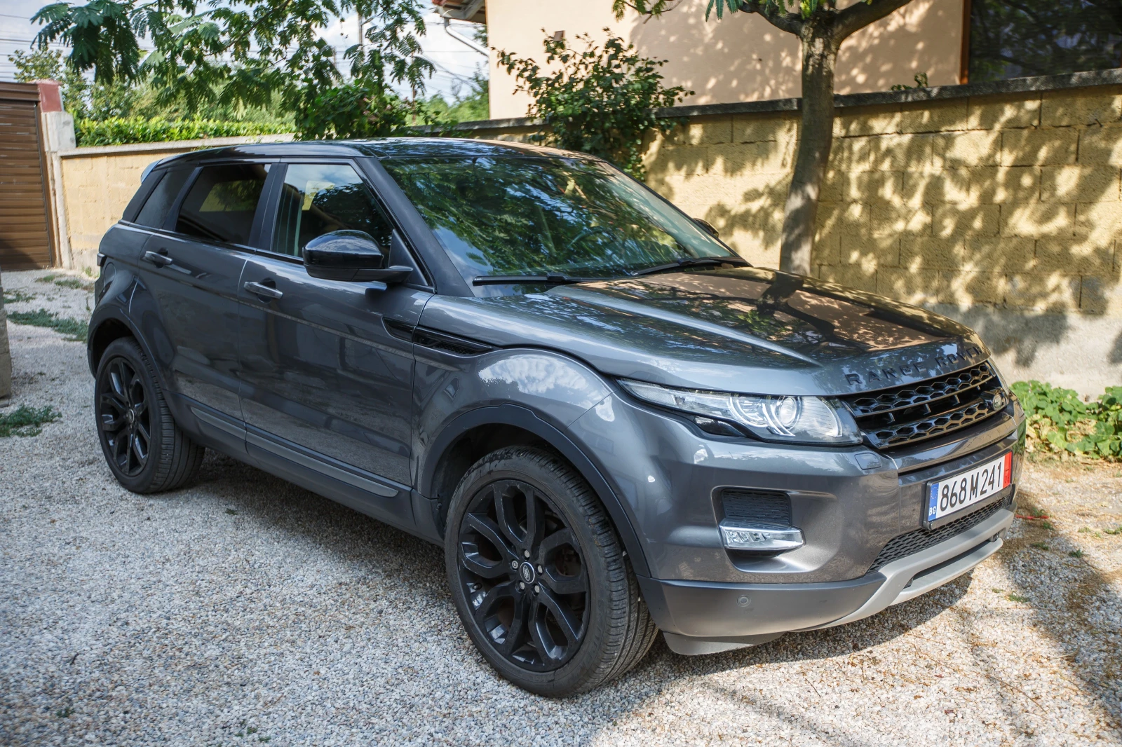 Land Rover Evoque 2.2td4 Black, снимка 4 - Автомобили и джипове - 55588669