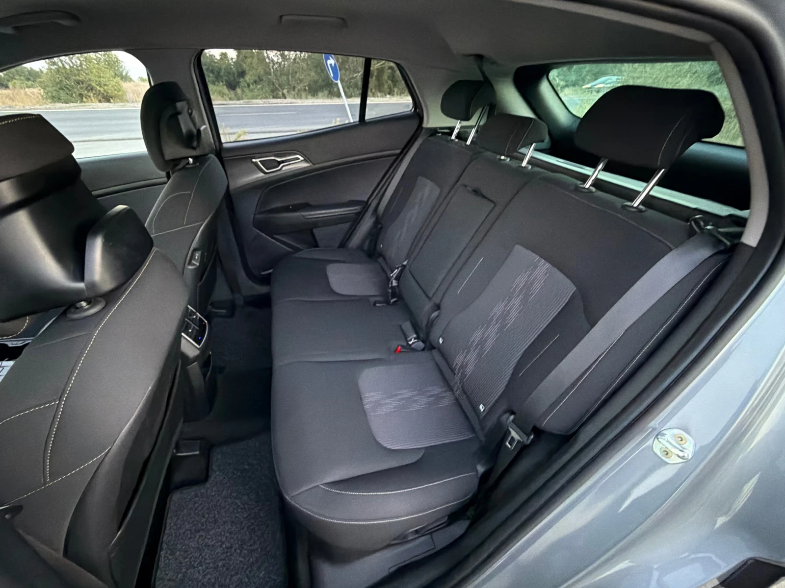 Kia Sportage 1.6 HEV / DYNAMIC / YOUTUBE / WAZE , снимка 12 - Автомобили и джипове - 55892036