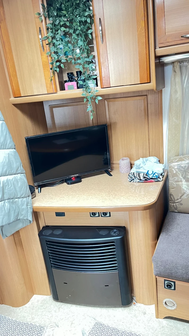 Каравана Fendt Platin 650, снимка 6 - Каравани и кемпери - 52597816