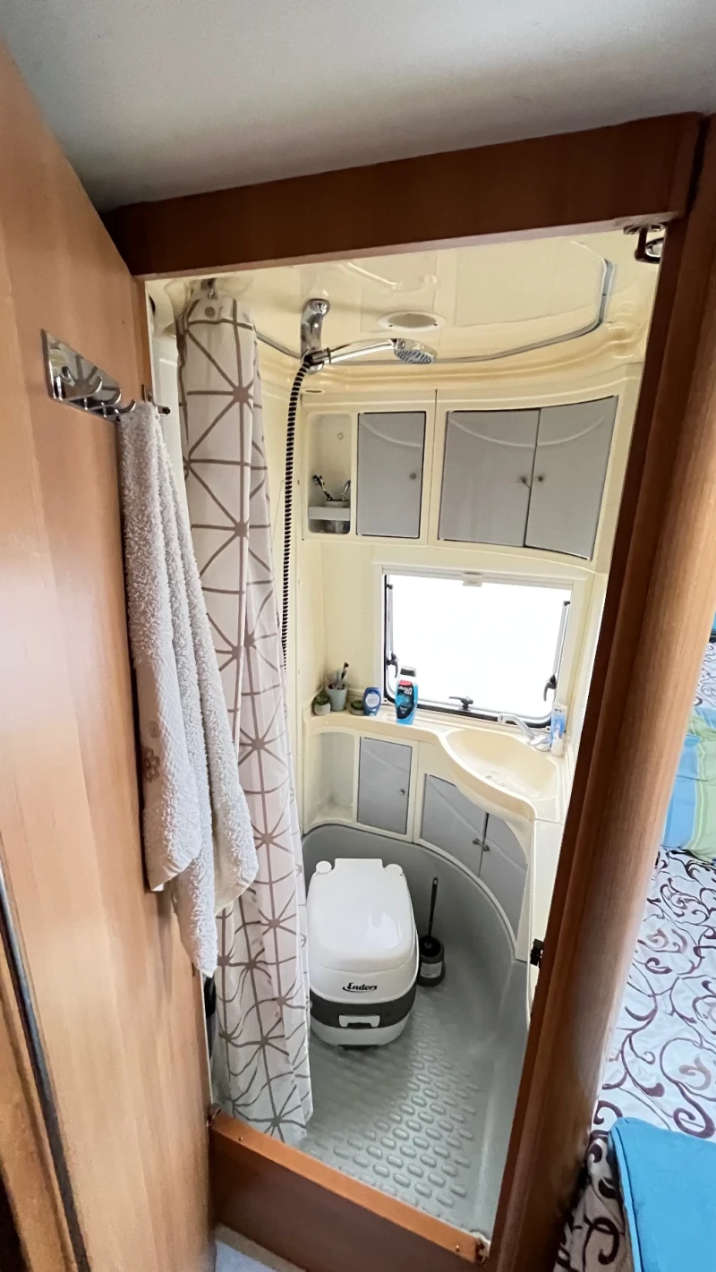 Каравана Fendt Platin 650, снимка 11 - Каравани и кемпери - 52597816