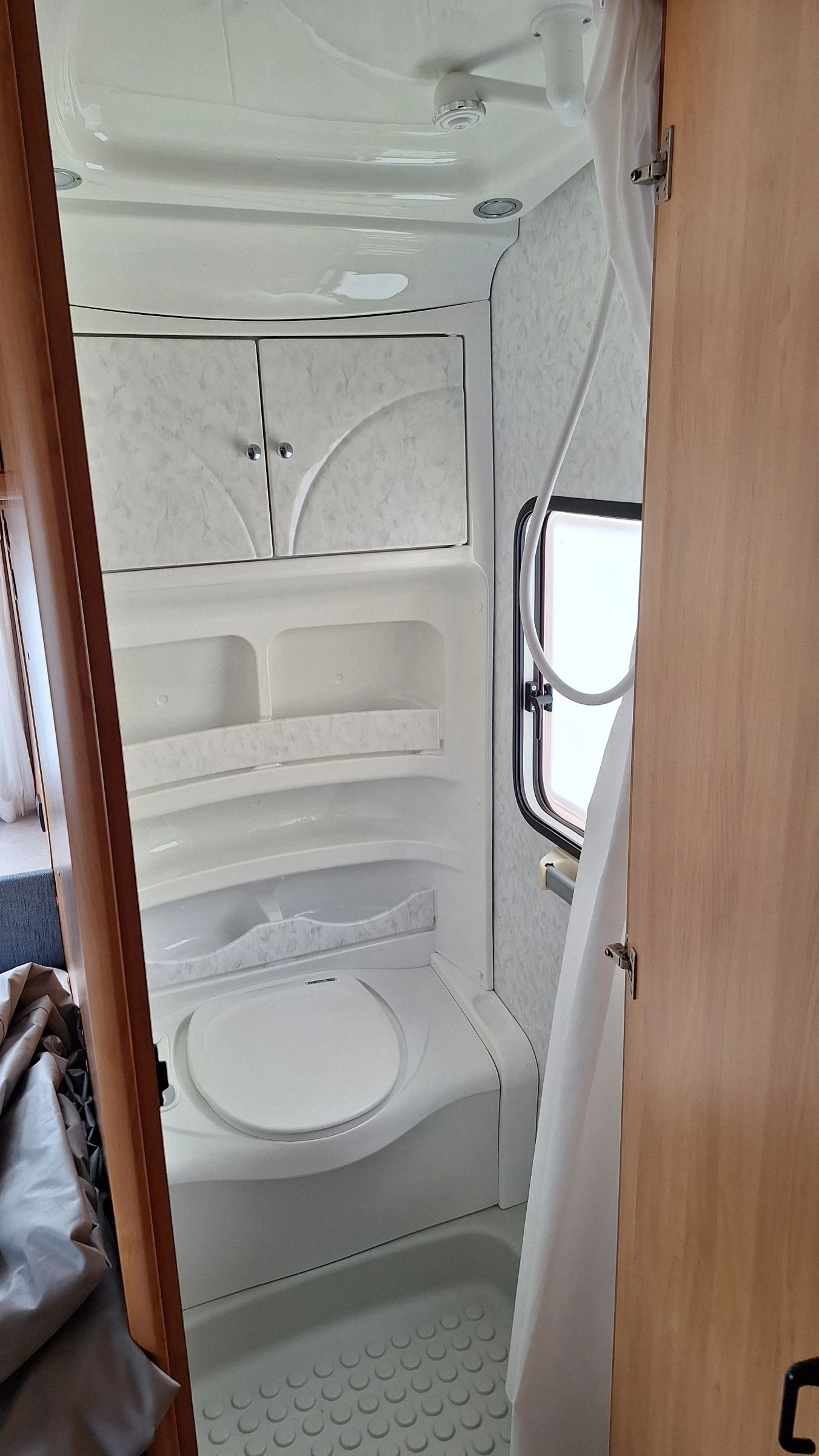 Каравана Hobby 540 Excellent easy, снимка 8 - Каравани и кемпери - 54767482