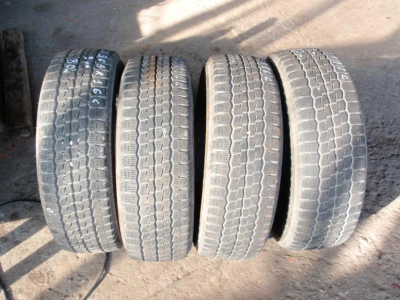 Гуми Зимни 215/65R16, снимка 3 - Гуми и джанти - 6289328