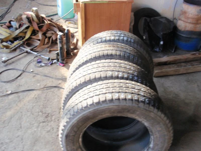 Гуми Зимни 215/65R16, снимка 4 - Гуми и джанти - 6289328