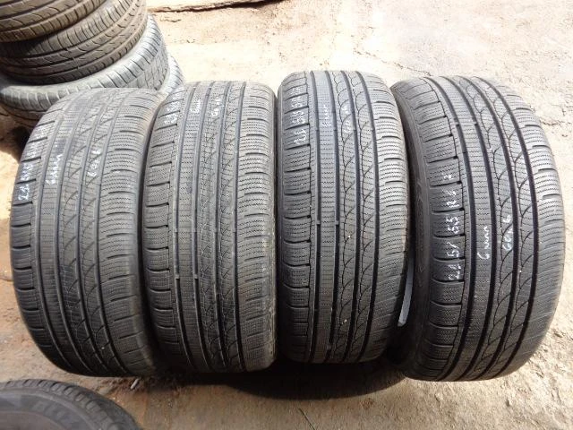 Гуми Зимни 215/55R17, снимка 2 - Гуми и джанти - 17868745