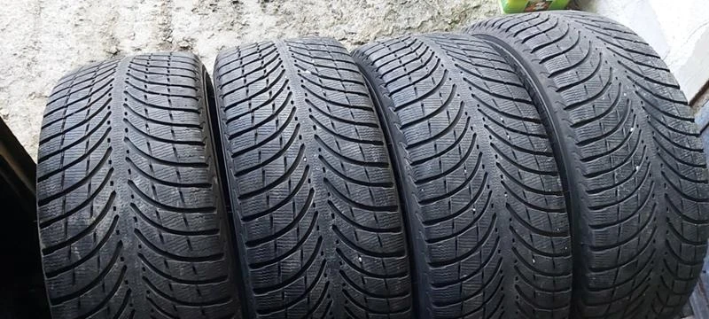 Гуми Зимни 235/55R18, снимка 1 - Гуми и джанти - 35124959