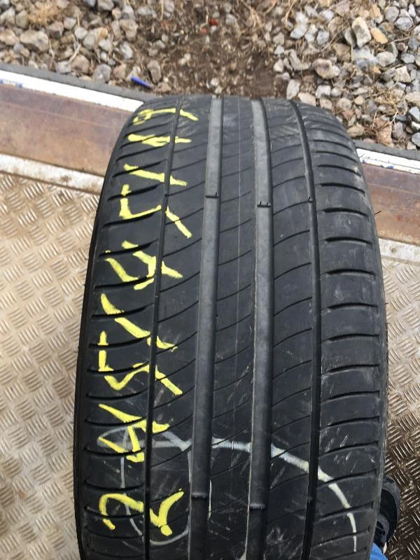 Гуми Летни 245/40R19, снимка 2 - Гуми и джанти - 47433720