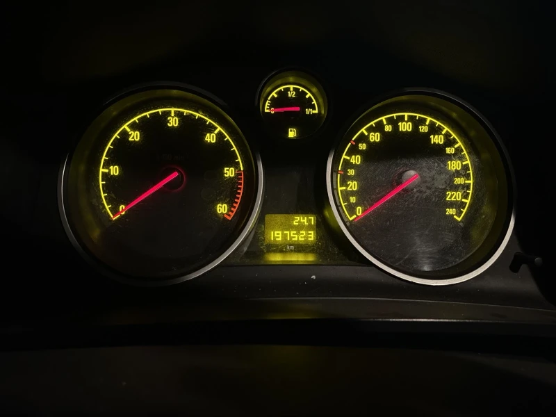 Opel Zafira 1.9 CDTI, снимка 10 - Автомобили и джипове - 52787557