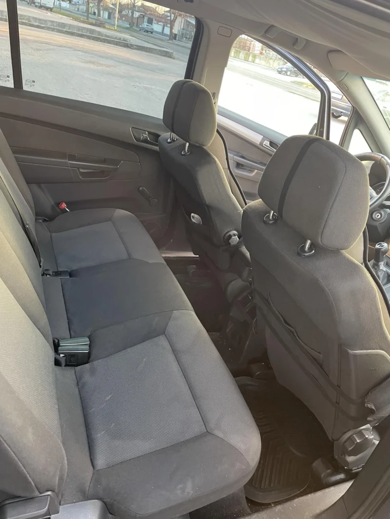Opel Zafira 1.9 CDTI, снимка 4 - Автомобили и джипове - 52787557