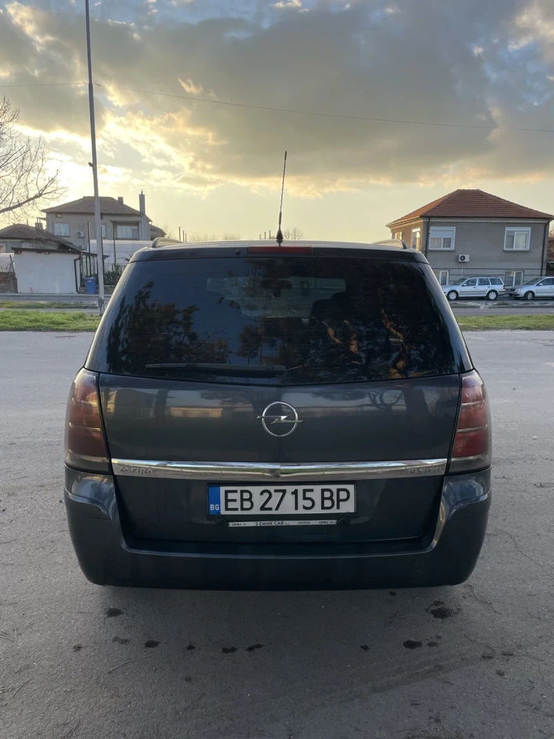 Opel Zafira 1.9 CDTI, снимка 6 - Автомобили и джипове - 52787557