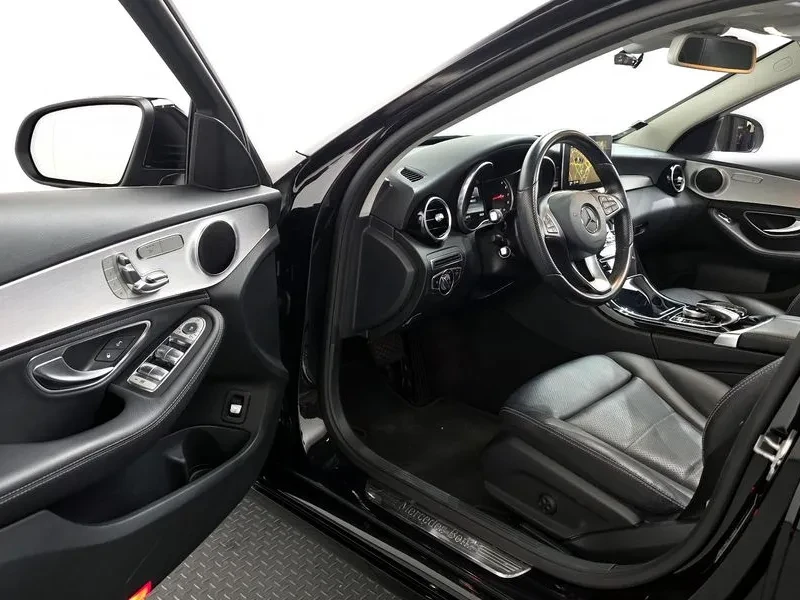 Mercedes-Benz C 200 48K KM, снимка 10 - Автомобили и джипове - 56353718