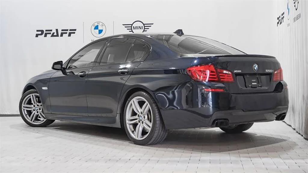 BMW 550 * АВТО КРЕДИТ* ЦЕНА ДО БГ * СЕРВИЗНА ИСТОРИЯ *  - изображение 4