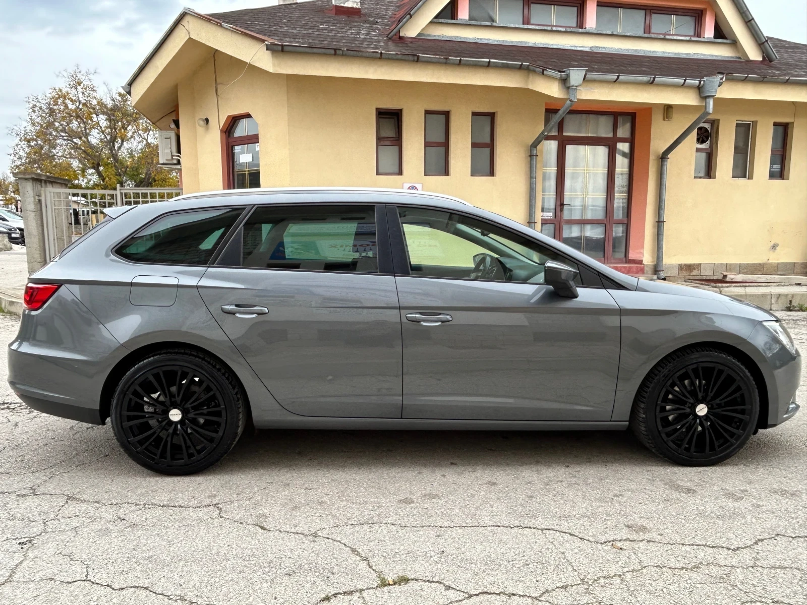 Seat Leon 1.6TDI FULL LED EURO 5 - изображение 4