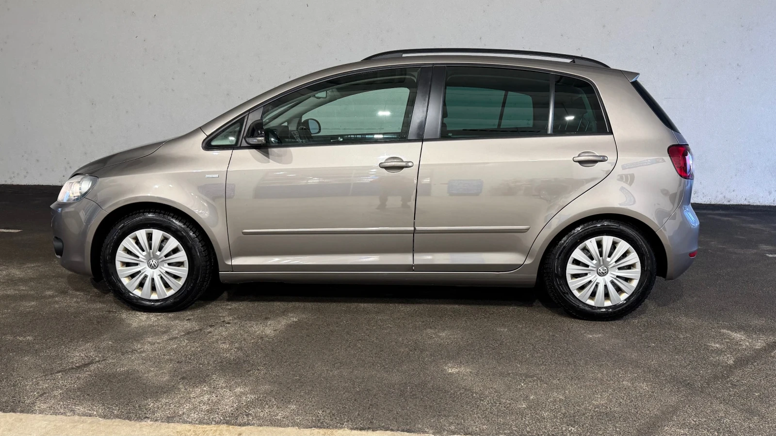 VW Golf Plus 1.4 -122кс.-Бензин-автомат-високо изпълнение, снимка 4 - Автомобили и джипове - 53978441