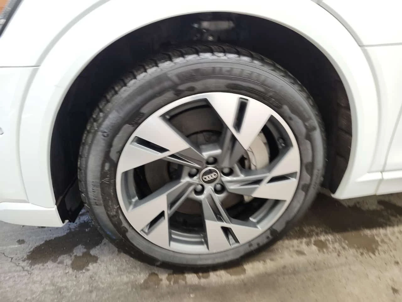 Audi E-Tron * PROGRESSIV * 2 КЛЮЧА * ОБДУХВАНЕ * 360, снимка 6 - Автомобили и джипове - 54209430