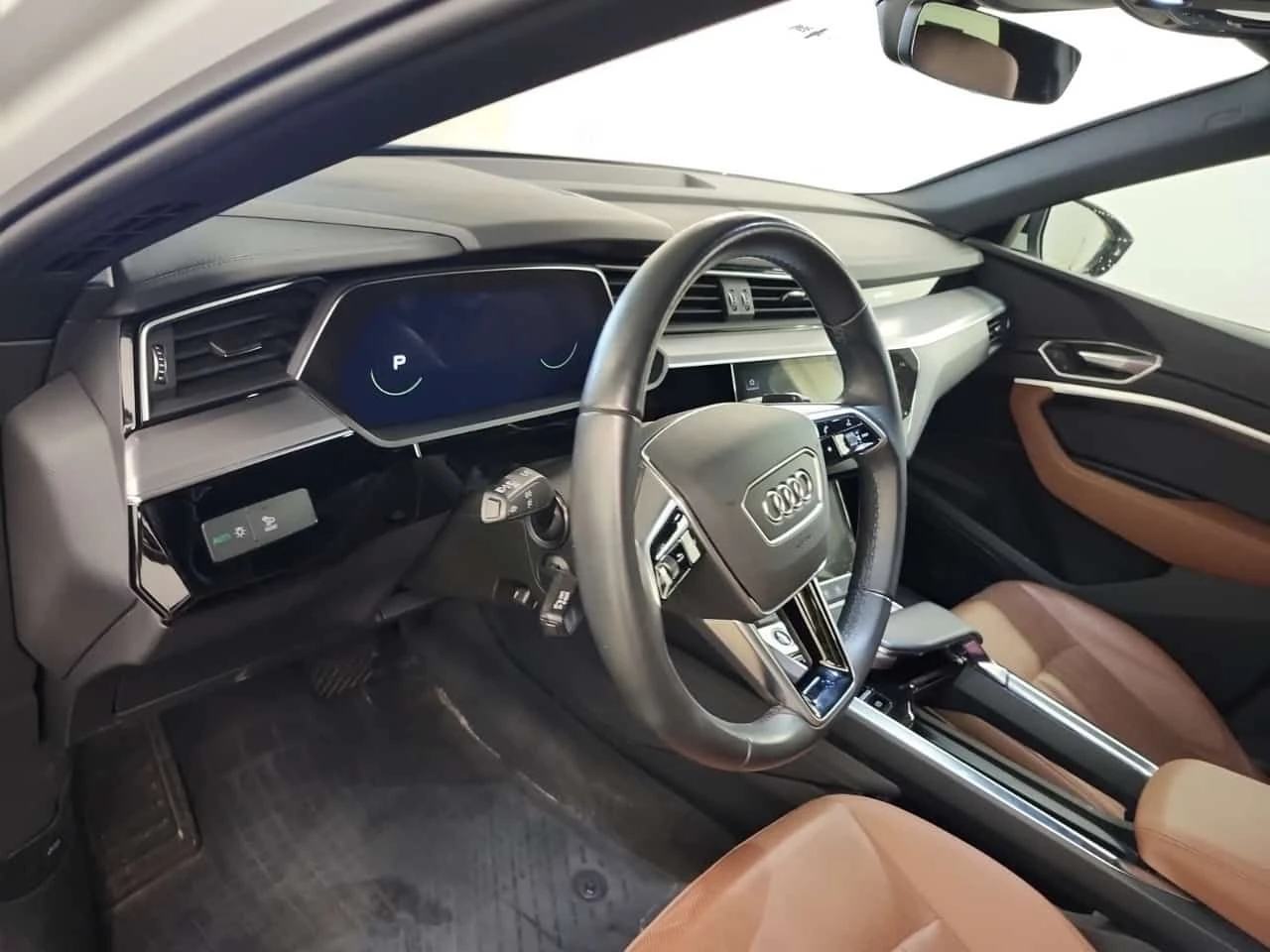 Audi E-Tron * PROGRESSIV * 2 КЛЮЧА * ОБДУХВАНЕ * 360, снимка 10 - Автомобили и джипове - 54209430