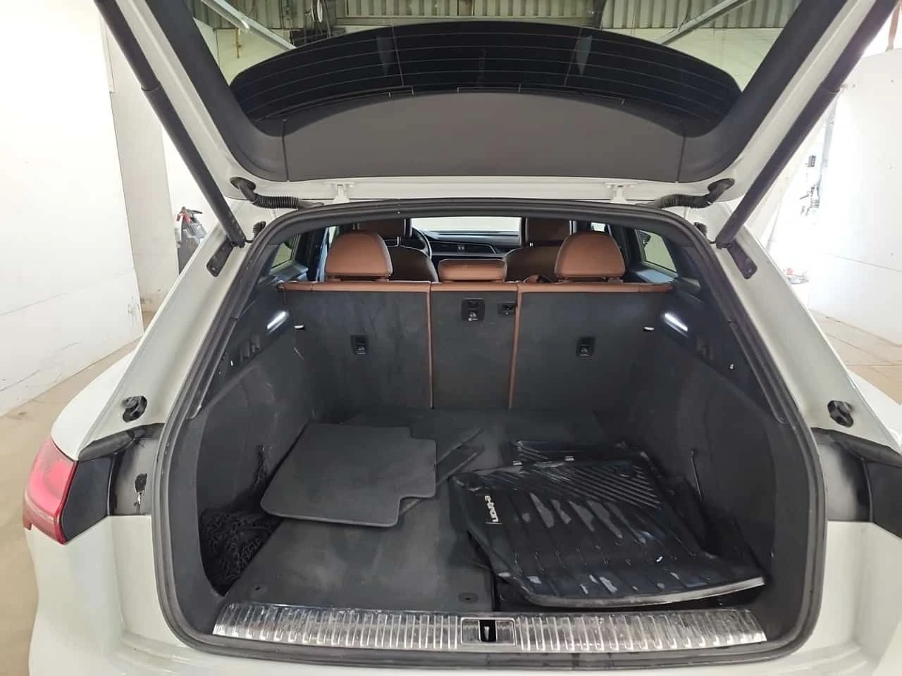 Audi E-Tron * PROGRESSIV * 2 КЛЮЧА * ОБДУХВАНЕ * 360, снимка 14 - Автомобили и джипове - 54209430