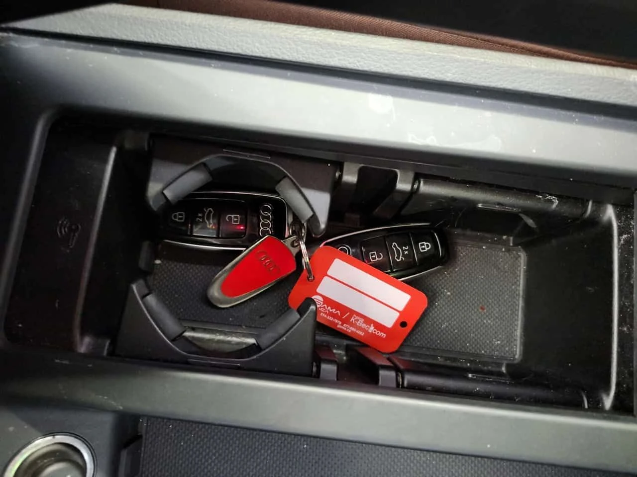 Audi E-Tron * PROGRESSIV * 2 КЛЮЧА * ОБДУХВАНЕ * 360, снимка 8 - Автомобили и джипове - 54209430