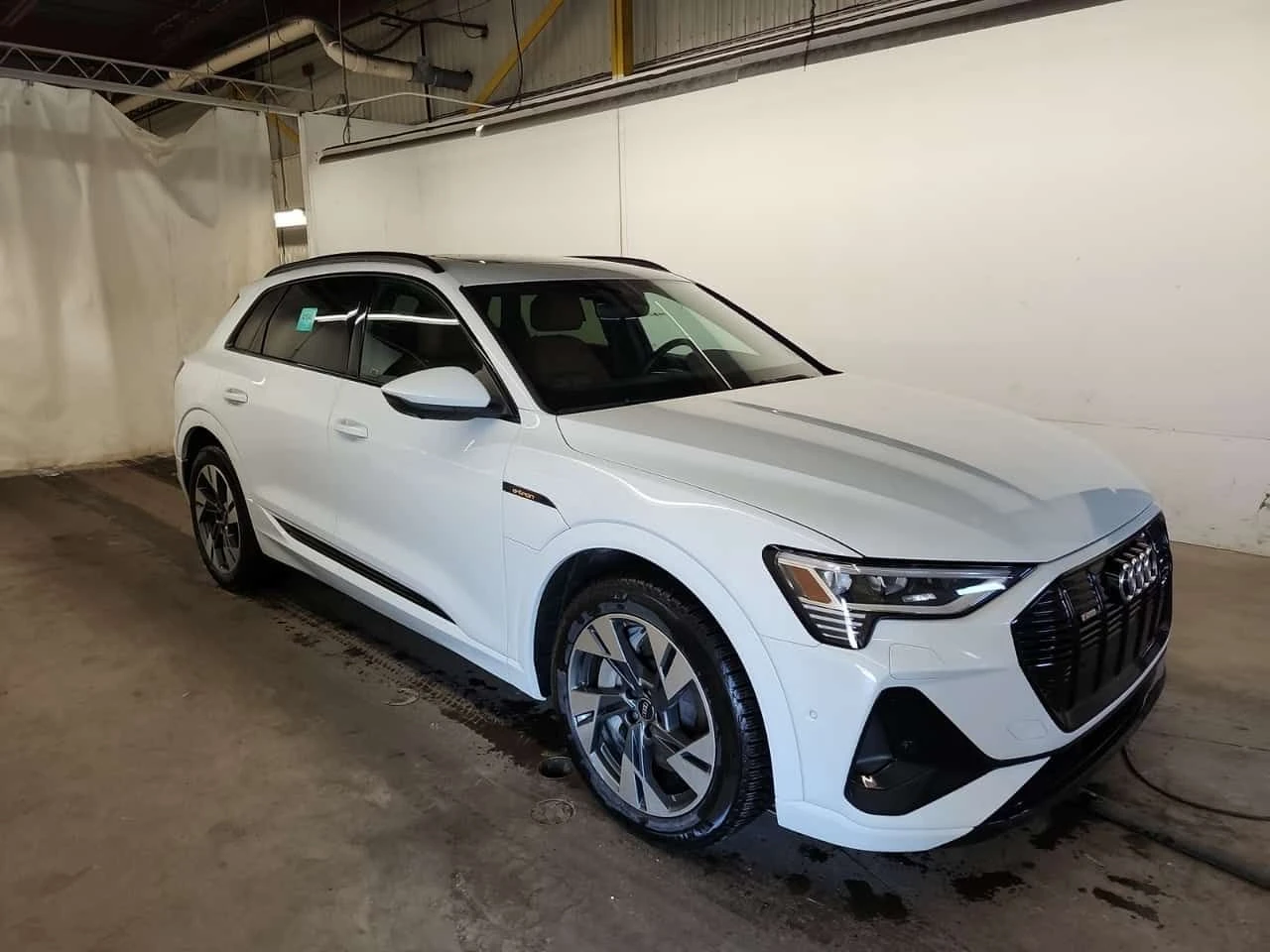 Audi E-Tron * PROGRESSIV * 2 КЛЮЧА * ОБДУХВАНЕ * 360, снимка 2 - Автомобили и джипове - 54209430