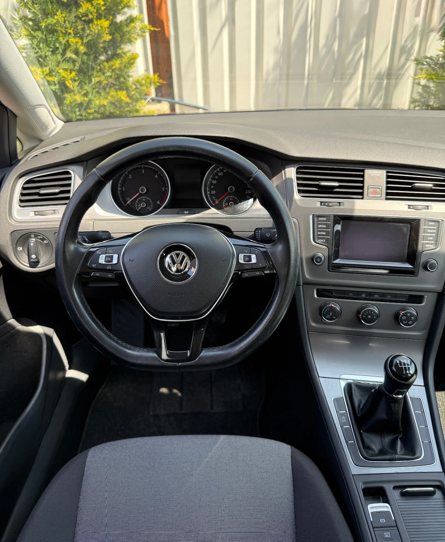 VW Golf 7  | BlueMotion | 1.6 TDI 110кс, снимка 8 - Автомобили и джипове - 54346562