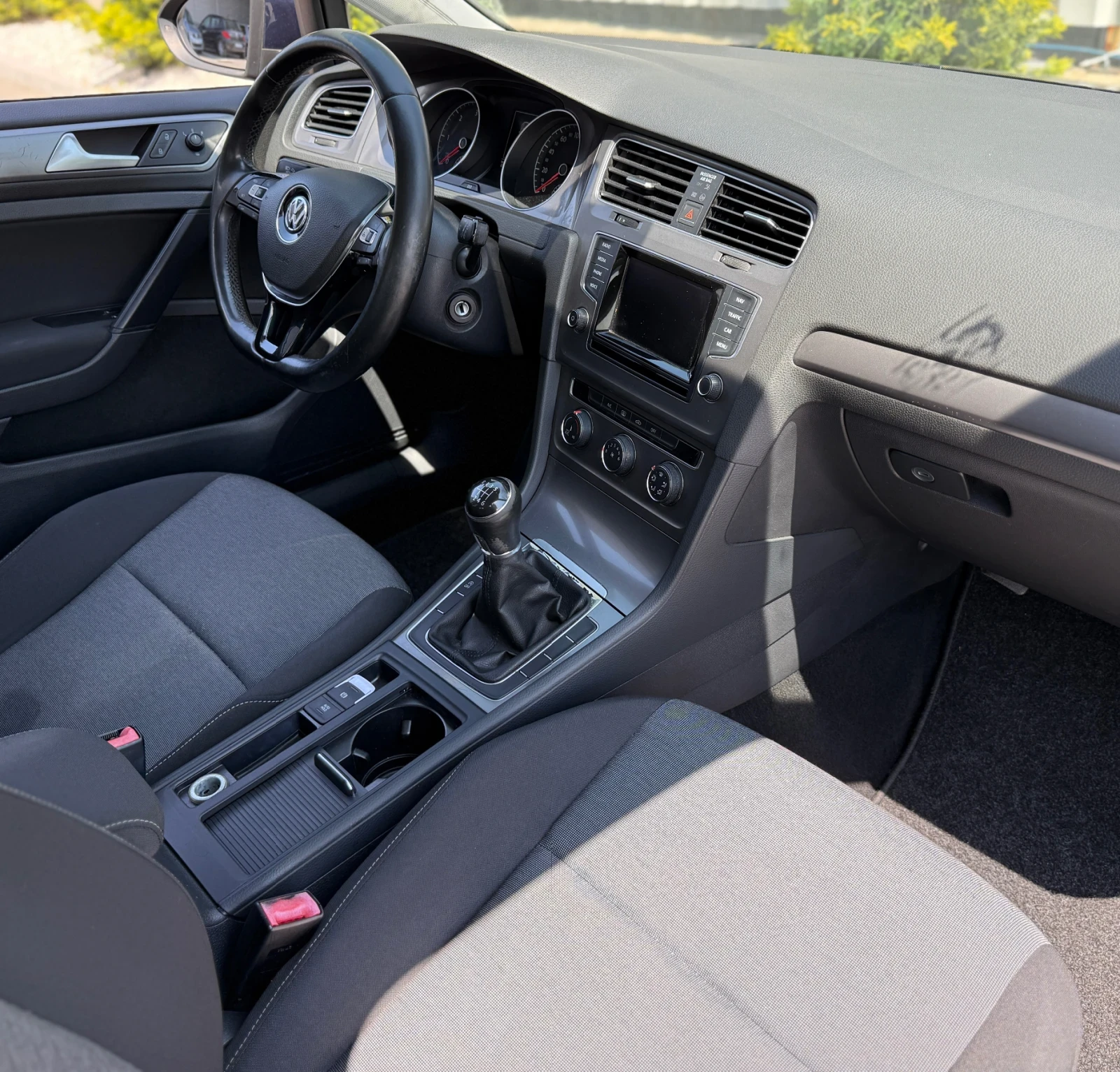 VW Golf 7  | BlueMotion | 1.6 TDI 110кс, снимка 9 - Автомобили и джипове - 54346562