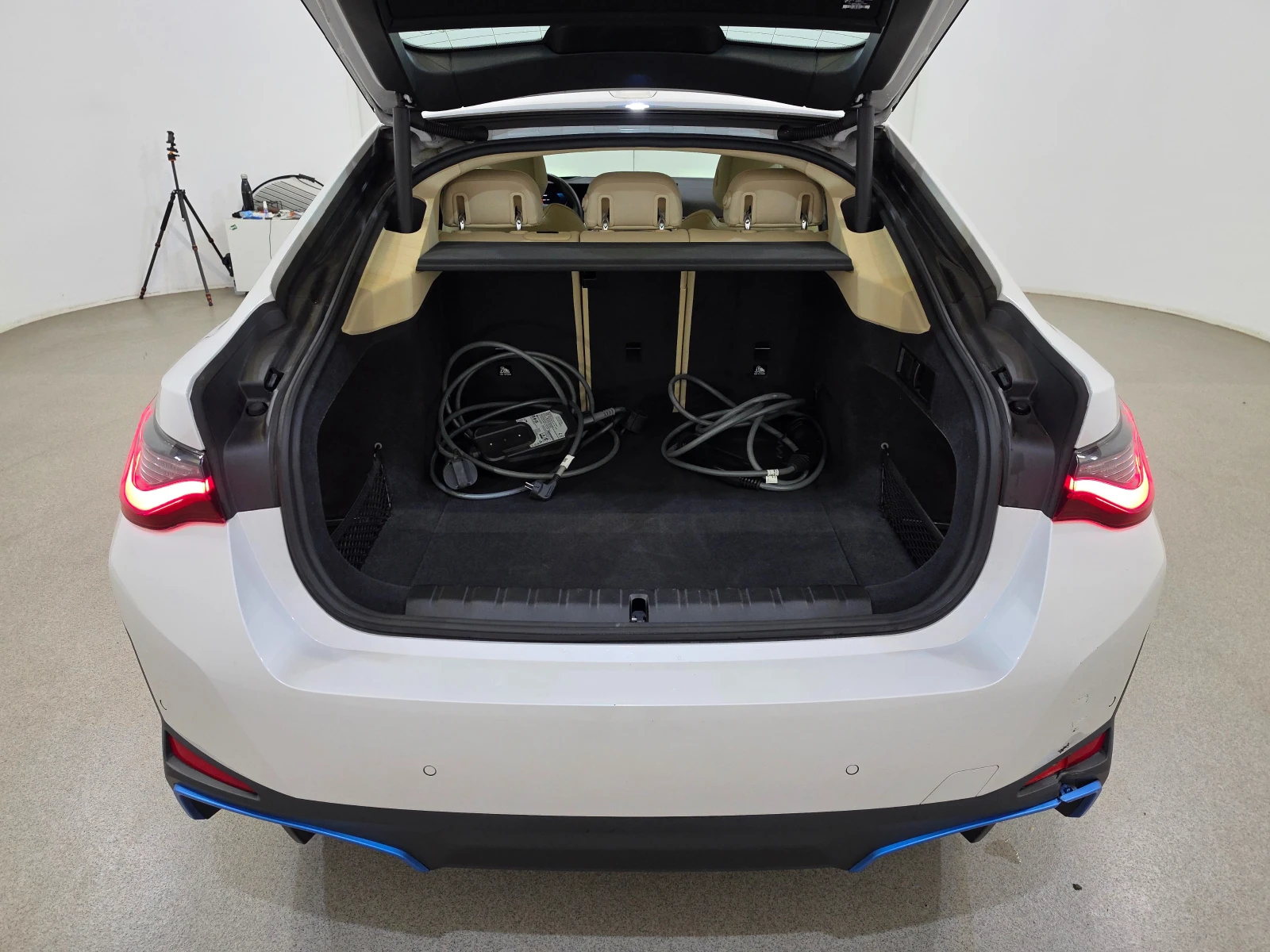 BMW i4 Gran Coupe eDrive35 Head-Up/ Camera/ 286 к.с, снимка 7 - Автомобили и джипове - 55645596